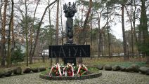 W Katyniu zamordowano ponad 22 tysięcy Polaków, w tym 35 osób z powiatu otwockiego – nazwiska ich znajdują się na pomniku., 